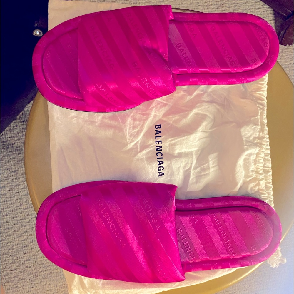 Authentic!!!!! Balenciaga quilted slide